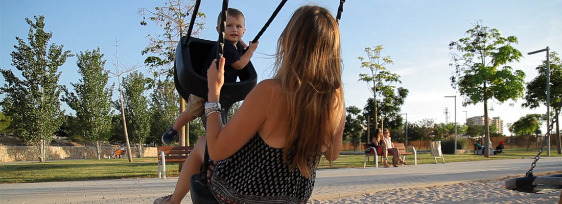 Tango face-to-face swing seat intergenerational play